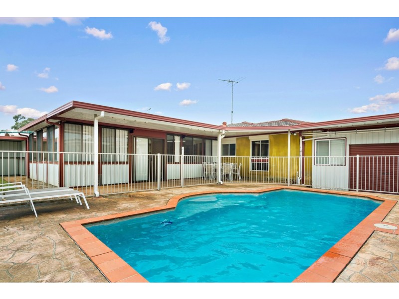 40 Warburton Crescent, Werrington County NSW 2747