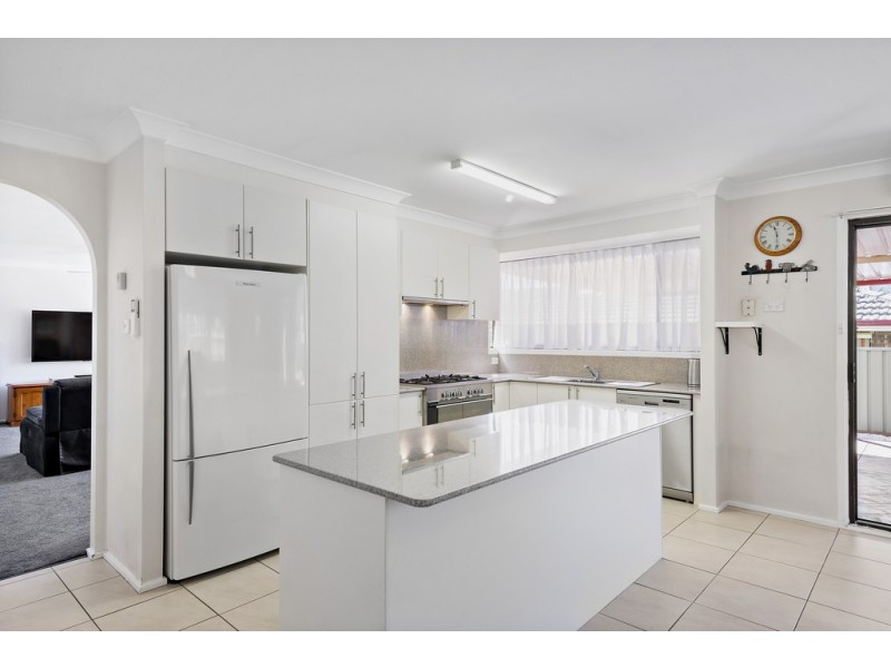 4 Pasadena Place, St Clair NSW 2759