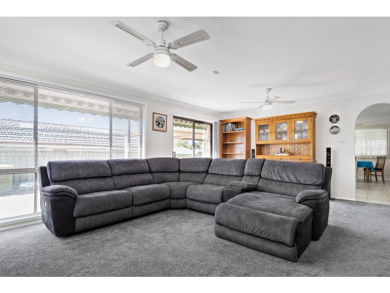 4 Pasadena Place, St Clair NSW 2759