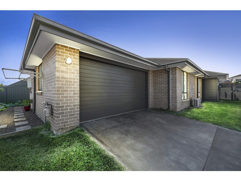 10 Glenmore Ridge Drive, Glenmore Park NSW 2745
