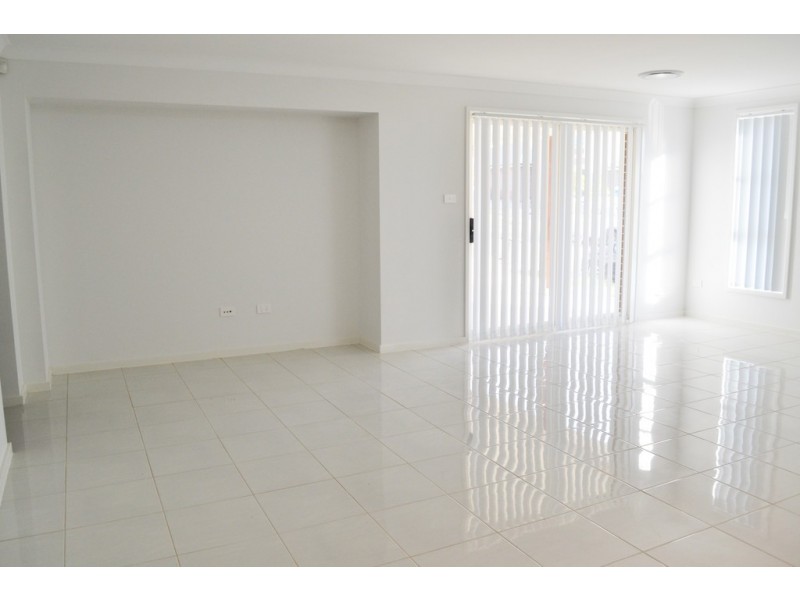 17 Middle Ridge Drive, Glenmore Park NSW 2745