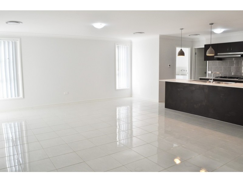 17 Middle Ridge Drive, Glenmore Park NSW 2745