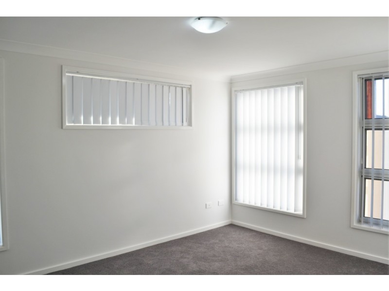 17 Middle Ridge Drive, Glenmore Park NSW 2745