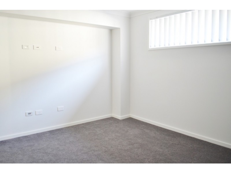 17 Middle Ridge Drive, Glenmore Park NSW 2745