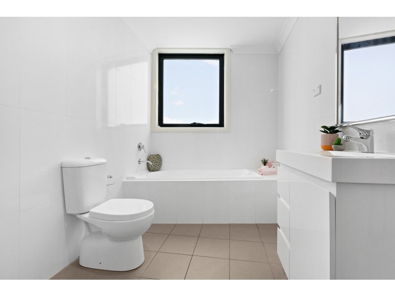 31/1 Glenmore Ridge Drive, Glenmore Park NSW 2745