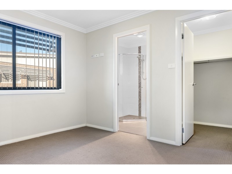 20/400 Glenmore Parkway, Glenmore Park NSW 2745