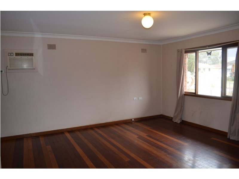 43 Marquesa Crescent, Lethbridge Park NSW 2770