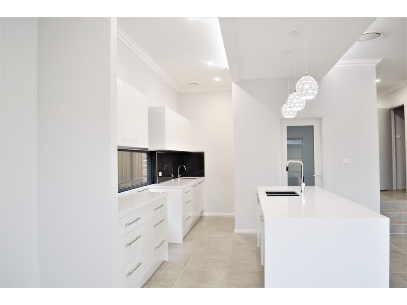 30 Prospect Avenue, Glenmore Park NSW 2745