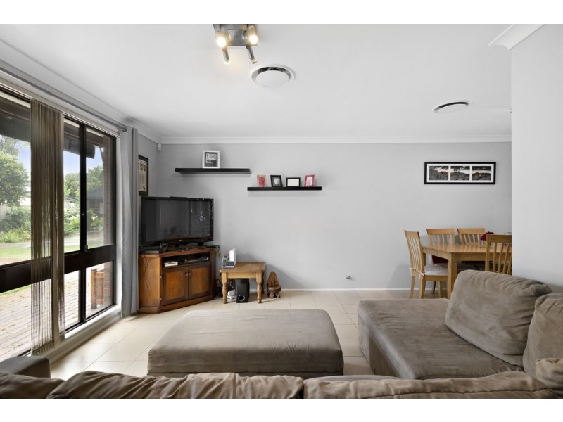 15 Myrtle Road, Claremont Meadows NSW 2747