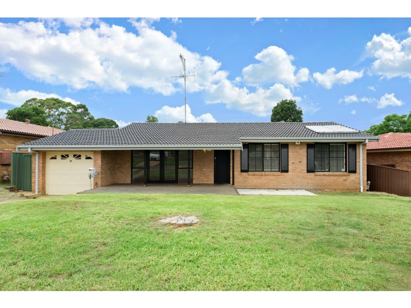33 Hume Crescent, Werrington County NSW 2747