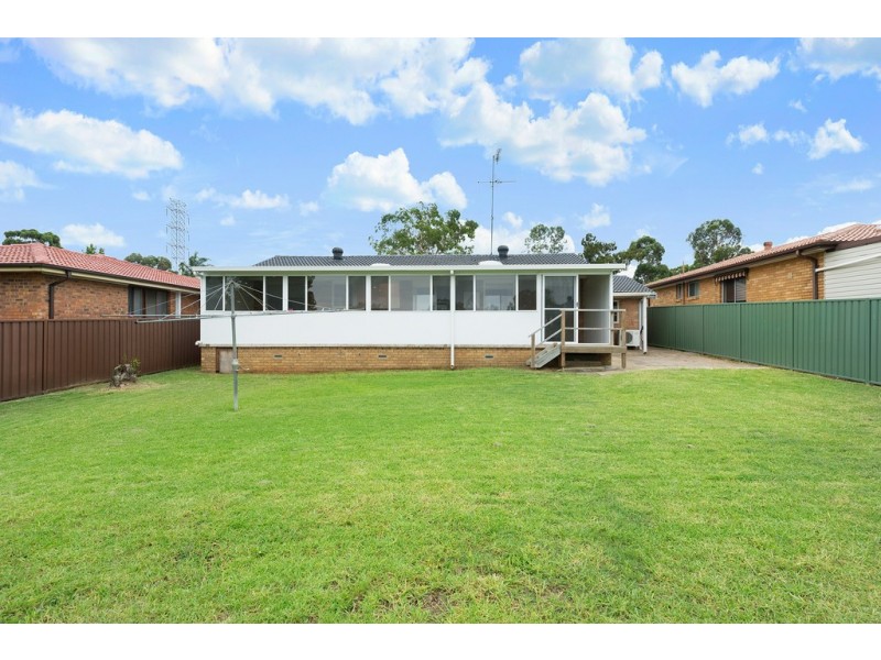 33 Hume Crescent, Werrington County NSW 2747