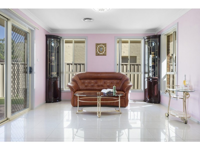 6 Avalon Crescent, Glenmore Park NSW 2745