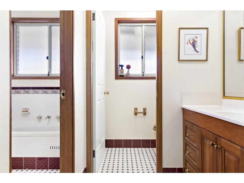 8 Kenneth Slessor Drive, Glenmore Park NSW 2745