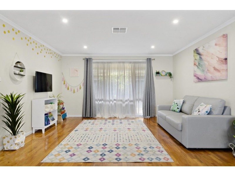 9 Gunara Terrace, Glenmore Park NSW 2745