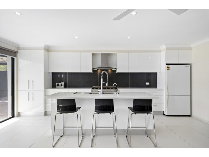 49 Madison Circuit, St Clair NSW 2759