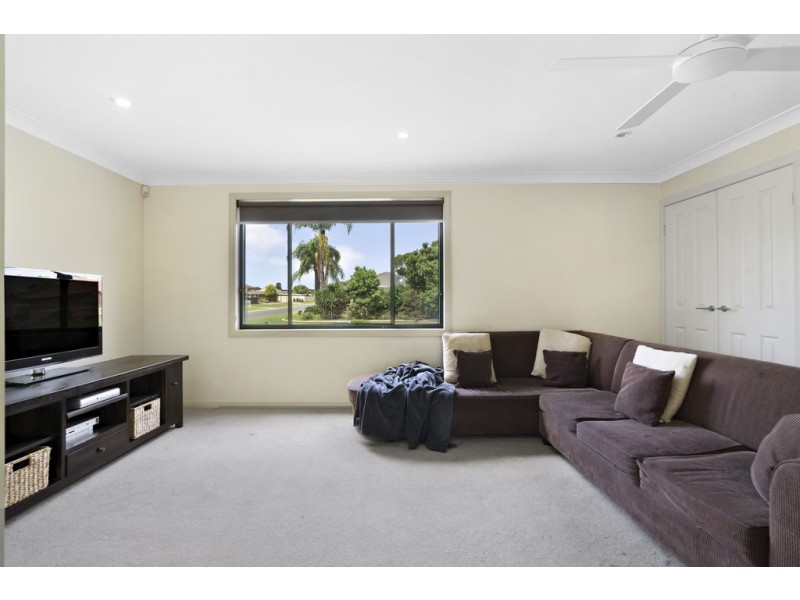 49 Madison Circuit, St Clair NSW 2759