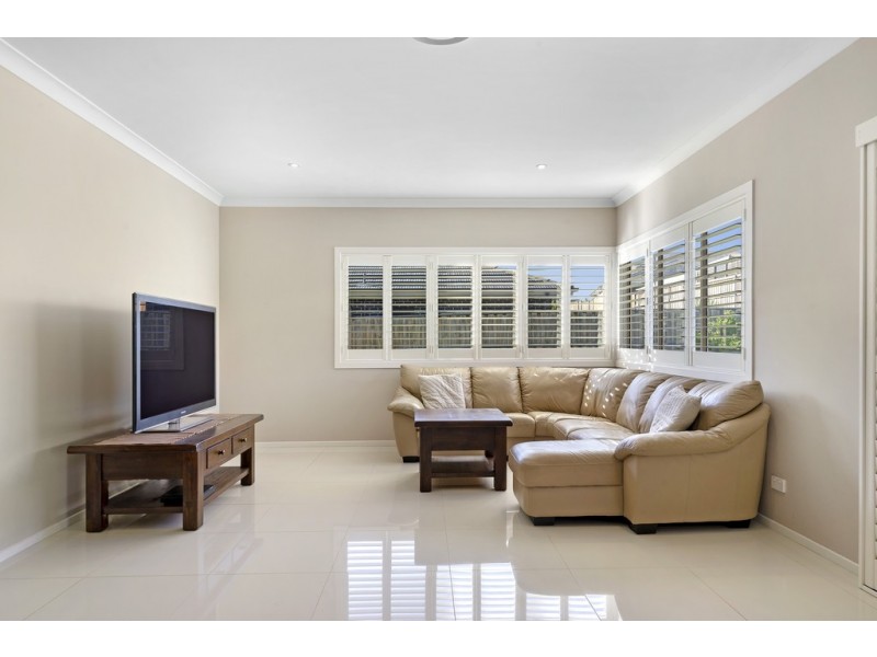 9 Greenlink Drive, Glenmore Park NSW 2745