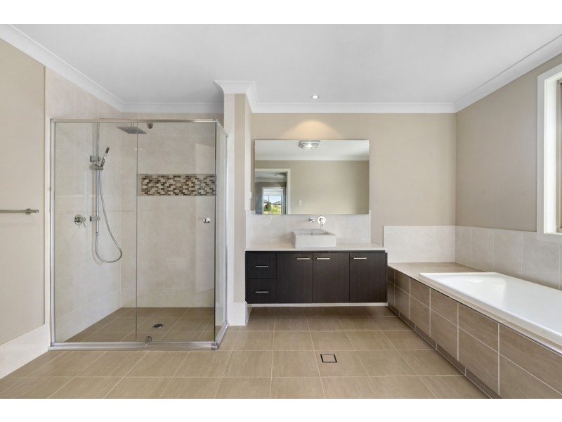 9 Greenlink Drive, Glenmore Park NSW 2745