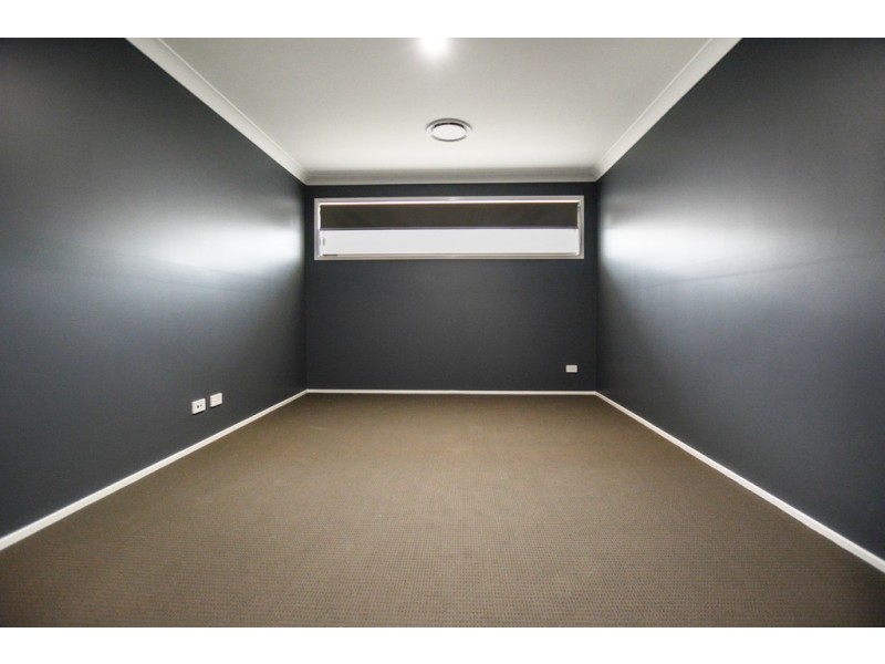 5 Peter Pan Avenue, Wallacia NSW 2745