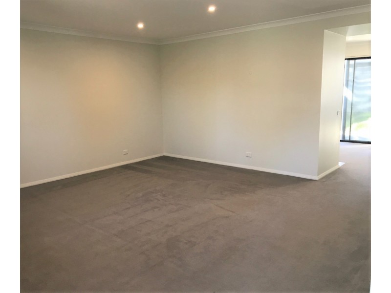 8 William Hart Crescent, Penrith NSW 2750