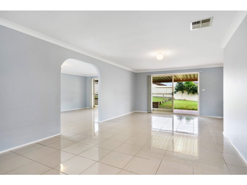 5 Woodlands Drive, Glenmore Park NSW 2745