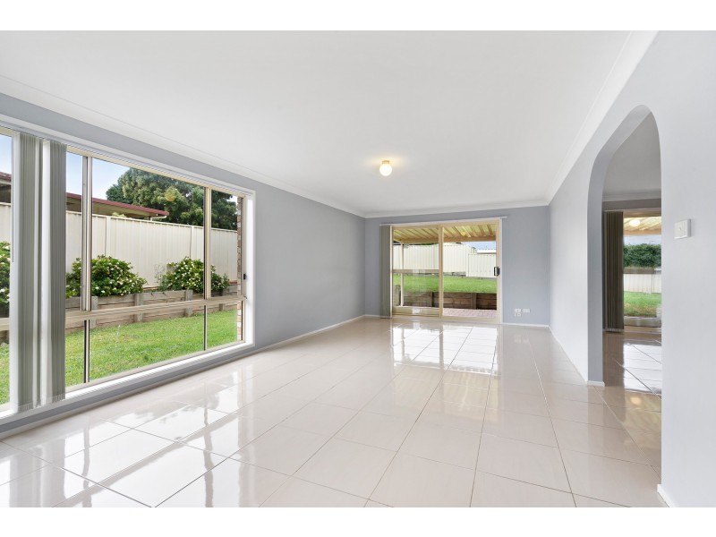 5 Woodlands Drive, Glenmore Park NSW 2745