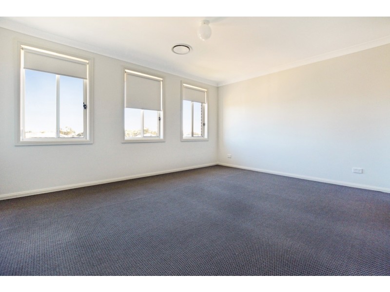 5 Sawsedge Avenue, Denham Court NSW 2565