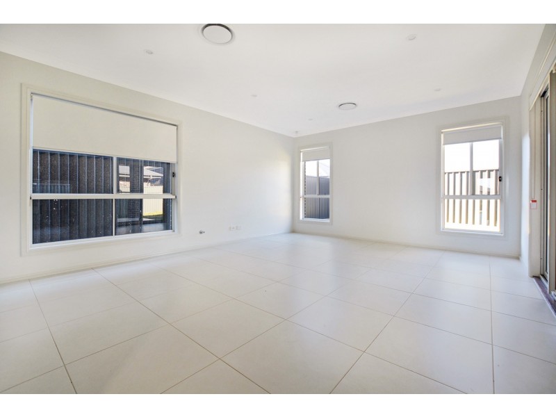 5 Sawsedge Avenue, Denham Court NSW 2565