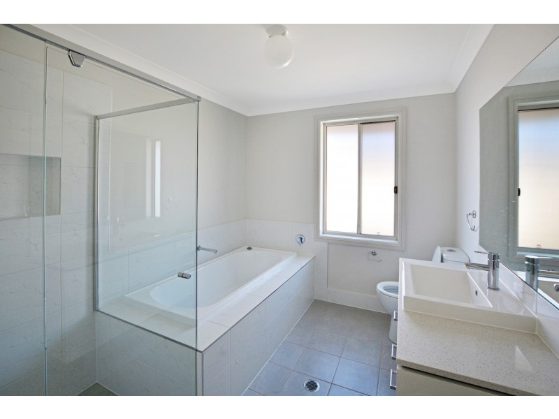 5 Sawsedge Avenue, Denham Court NSW 2565