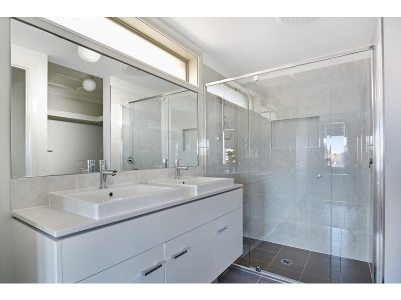 5 Sawsedge Avenue, Denham Court NSW 2565