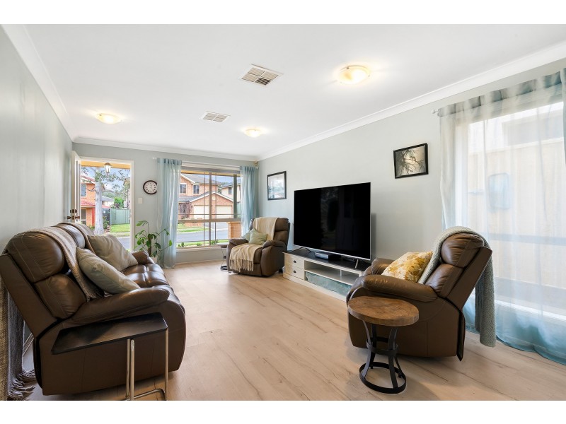 15 Kingsfield Avenue, Glenmore Park NSW 2745