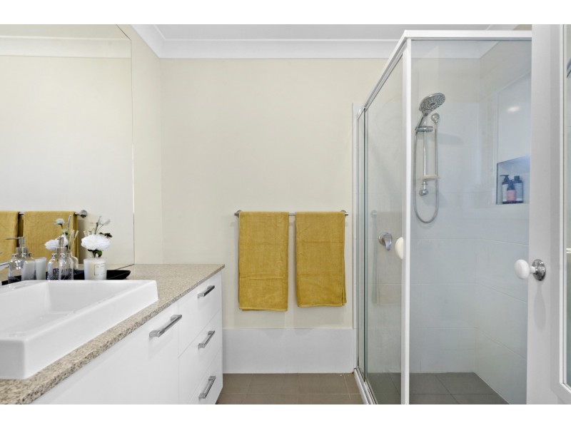 1 Lyora Street, Glenmore Park NSW 2745