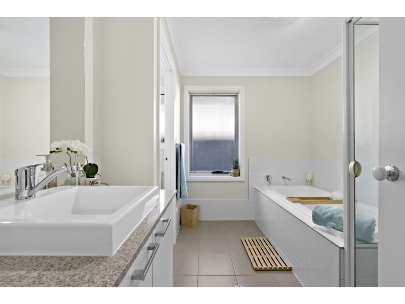 1 Lyora Street, Glenmore Park NSW 2745