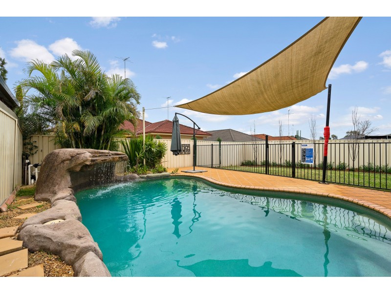 15 Kingsfield Avenue, Glenmore Park NSW 2745