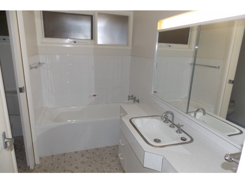 27 Racecourse Road, South Penrith NSW 2750