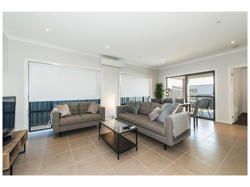 9 Lyora Street, Glenmore Park NSW 2745