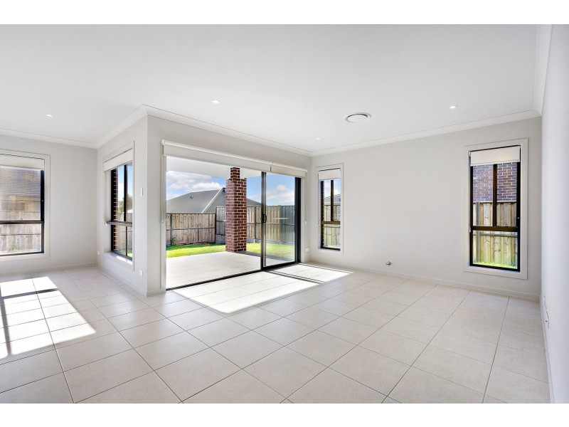 14 Shale Hill Drive, Glenmore Park NSW 2745