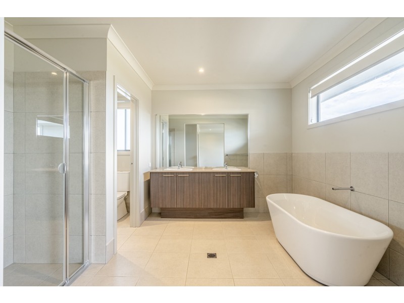 14 Shale Hill Drive, Glenmore Park NSW 2745