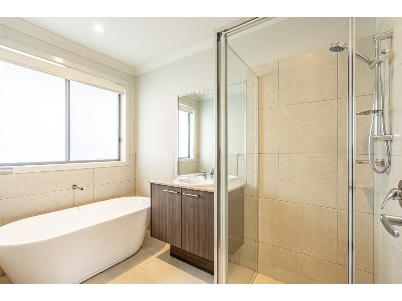 14 Shale Hill Drive, Glenmore Park NSW 2745