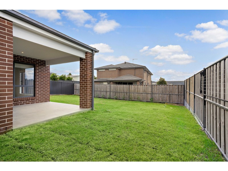 14 Shale Hill Drive, Glenmore Park NSW 2745