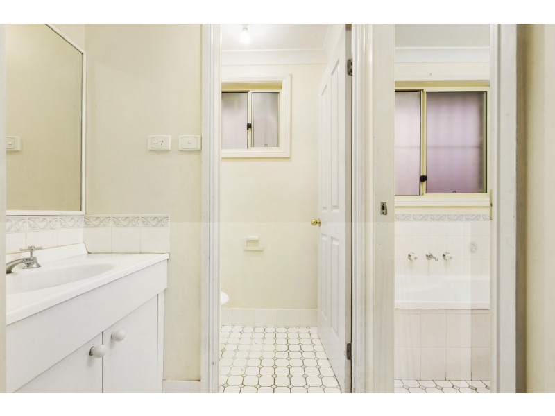 1a Andrew Thompson Place, Colyton NSW 2760