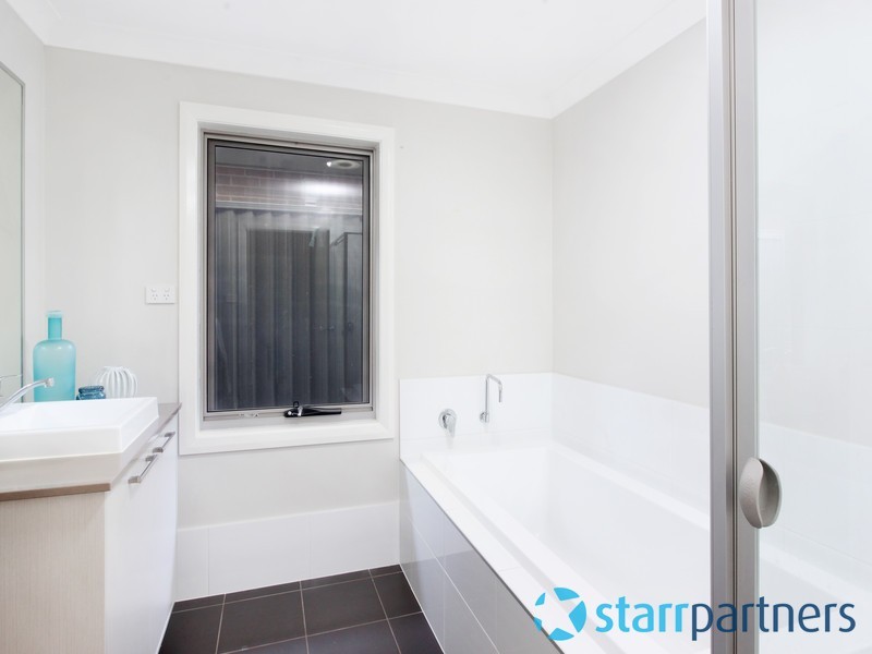 1 Binyang Avenue, Glenmore Park NSW 2745