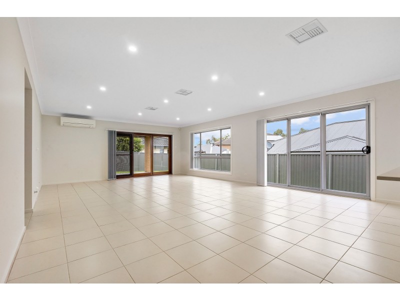 8 Domus Street, Glenmore Park NSW 2745