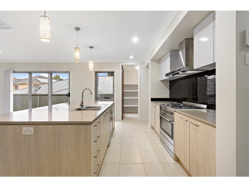 8 Domus Street, Glenmore Park NSW 2745