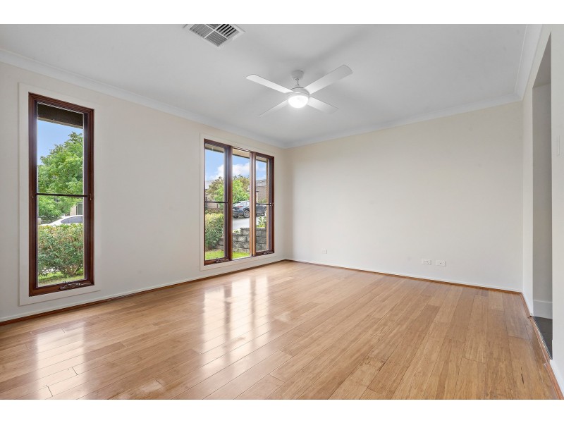 8 Domus Street, Glenmore Park NSW 2745