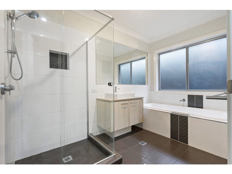 8 Domus Street, Glenmore Park NSW 2745