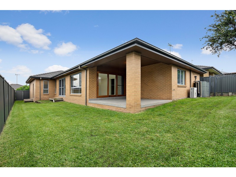 8 Domus Street, Glenmore Park NSW 2745