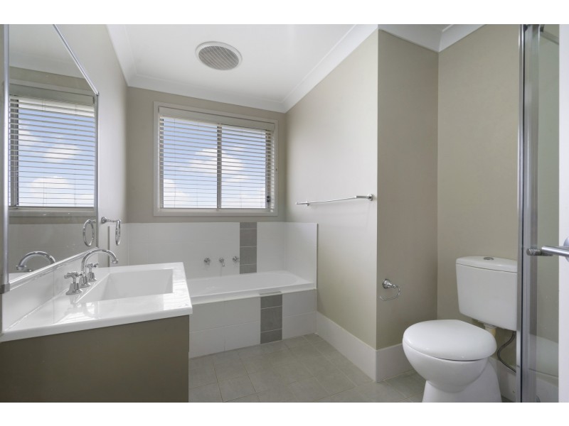 6 Jindalee Place, Glenmore Park NSW 2745