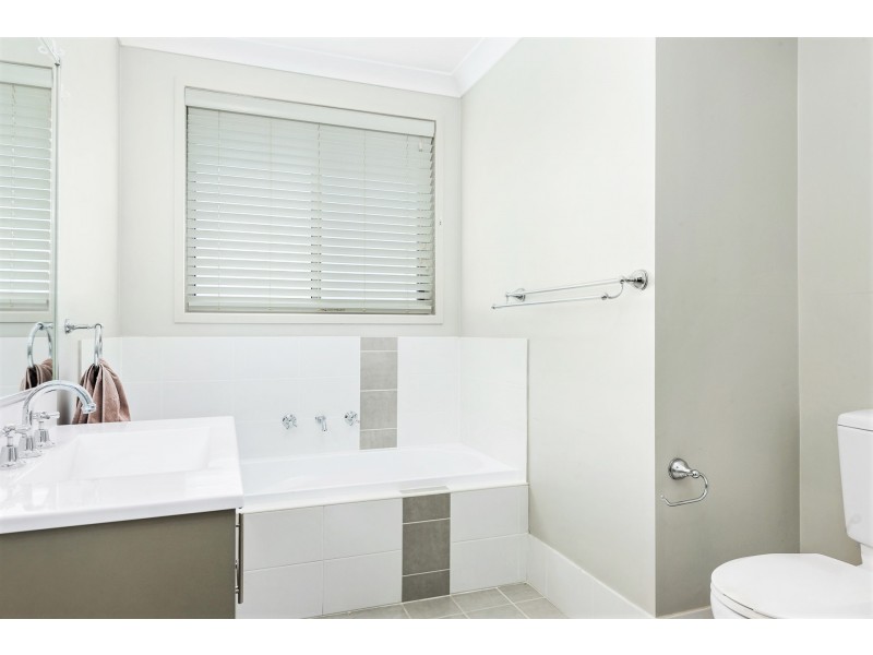 6 Jindalee Place, Glenmore Park NSW 2745