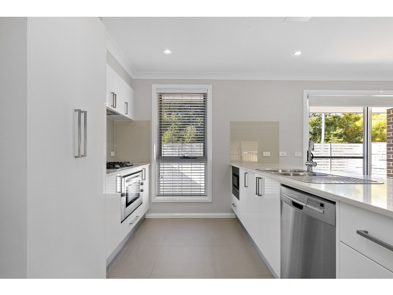 2/2 Watt Place, Emu Plains NSW 2750